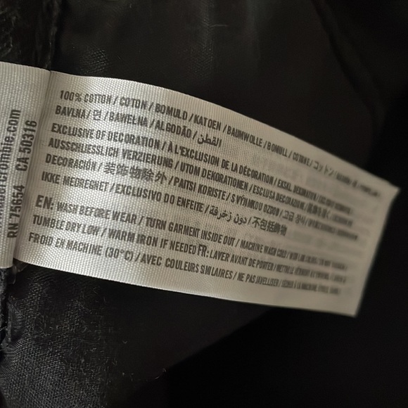 Abercrombie & Fitch High Rise Shorts Distressed - Picture 7 of 12